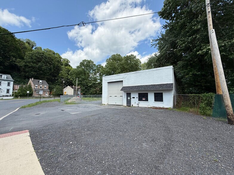 Primary Photo Of 295 N Delaware Dr, Easton Auto Repair For Lease