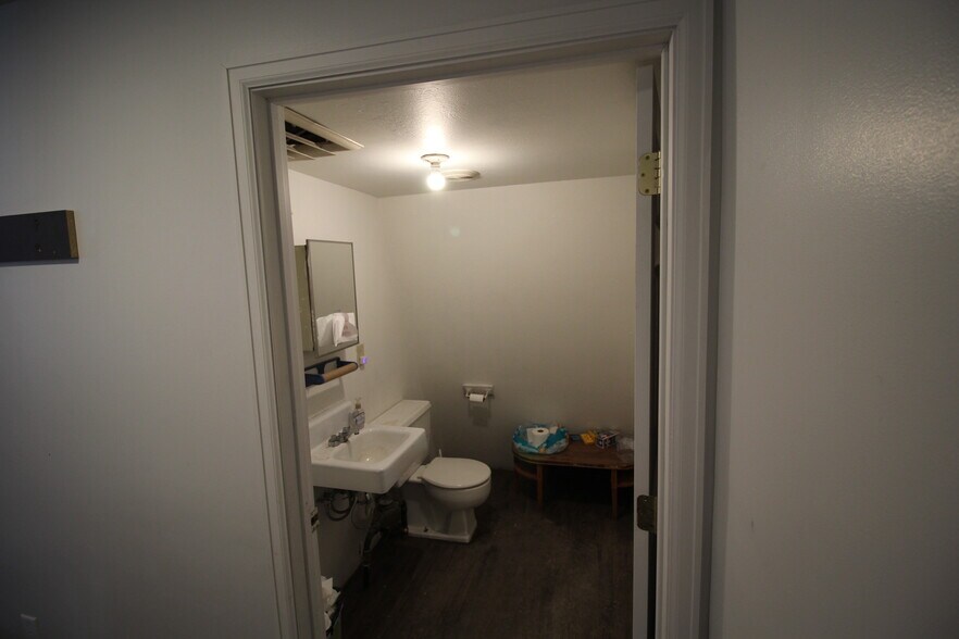 More Photos Of 821 S. Railroad Ave, Riverton Distribution For Sale
