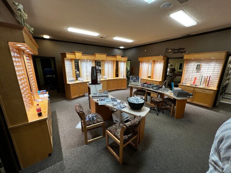 More Photos Of 3753 Churn Creek Rd, Redding Office For Sale