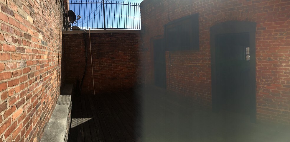 More Photos Of 142 N Jackson St, Athens Storefront Retail Residential For Lease