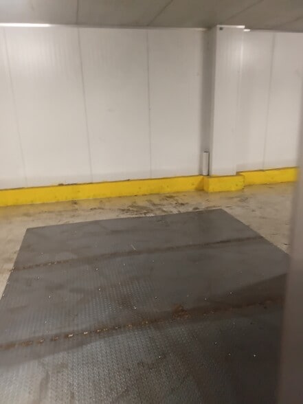 More Photos Of 141 Lake Ave, Staten Island Refrigeration Cold Storage For Lease