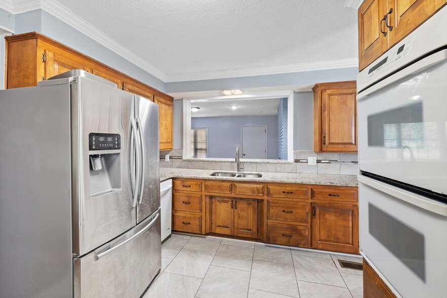 More Photos Of 2721 Wendell Blvd, Wendell Medical For Lease