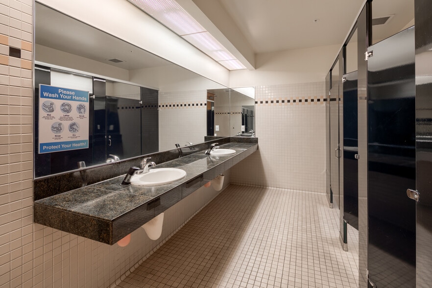 More Photos Of 16821 SE McGillivray Blvd, Vancouver Office For Lease