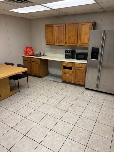 More Photos Of 310 N Witter St, Pasadena Light Manufacturing For Lease