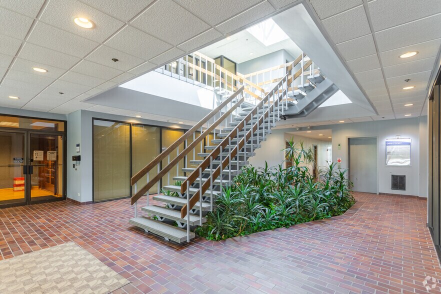 More Photos Of 3041 Woodcreek Dr, Downers Grove Office For Lease