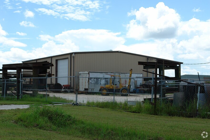 More Photos Of 225 Boyd Rd, Fort Pierce Warehouse For Lease