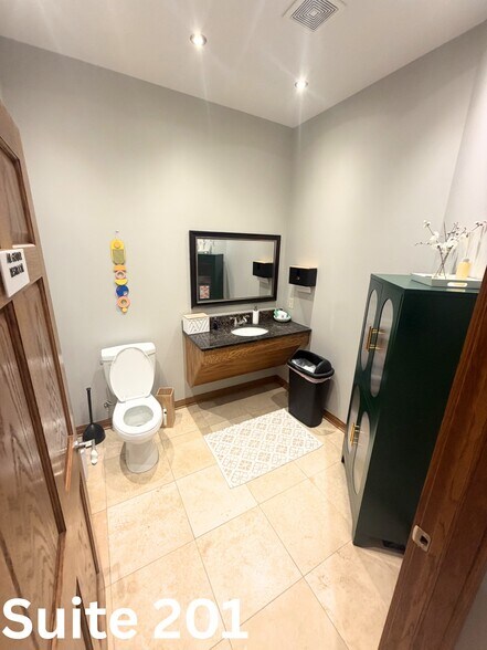 More Photos Of 6500 University Ave, Windsor Heights Apartments For Lease