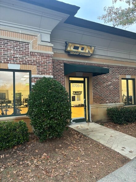 Primary Photo Of 8709 Arbor Creek Dr, Charlotte Storefront For Lease