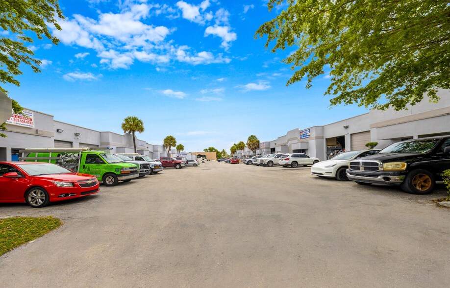 More Photos Of 2693 W 76th St, Hialeah Warehouse For Sale