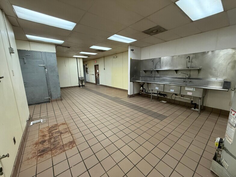 More Photos Of 276 W Henderson Ave, Porterville Restaurant For Lease