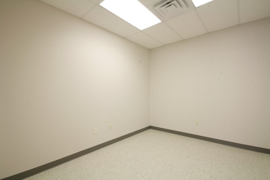 More Photos Of 405 Enterprise St, Longview Warehouse For Sale