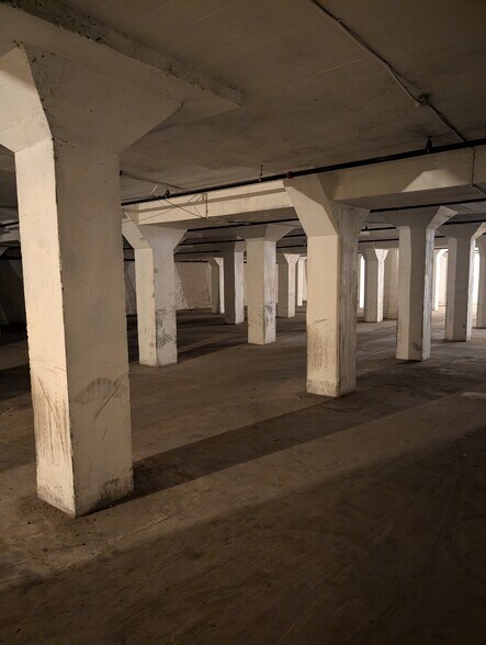 More Photos Of 120 E Hollis St, Nashua Warehouse For Lease