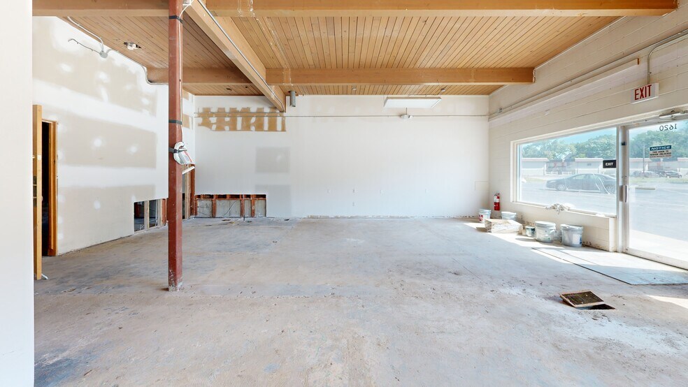 More Photos Of 1620-1620 SW Washburn Ave, Topeka General Retail For Sale