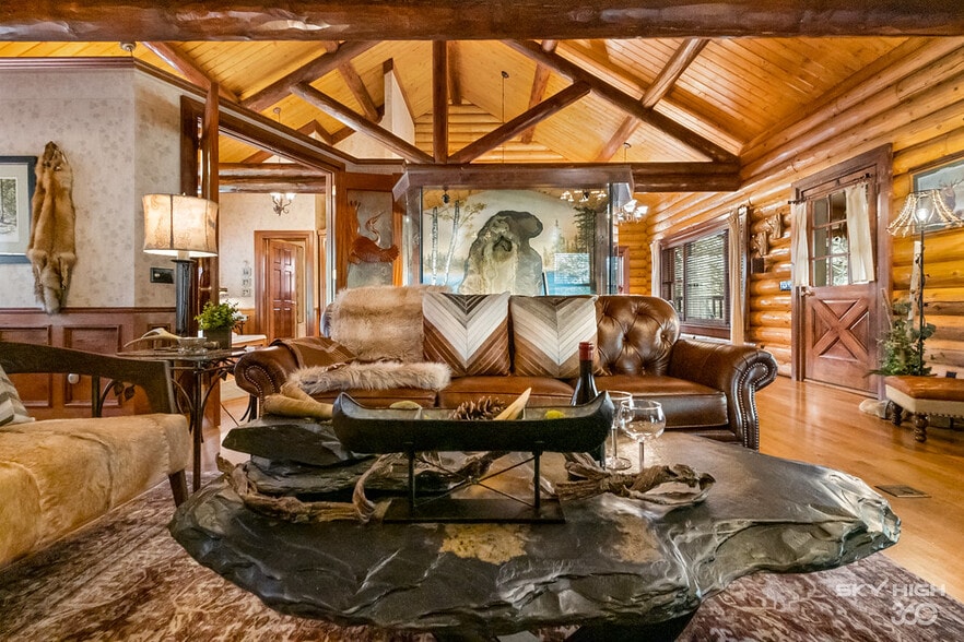 More Photos Of 3134 E Van Buren, Eureka Springs Hotel For Sale