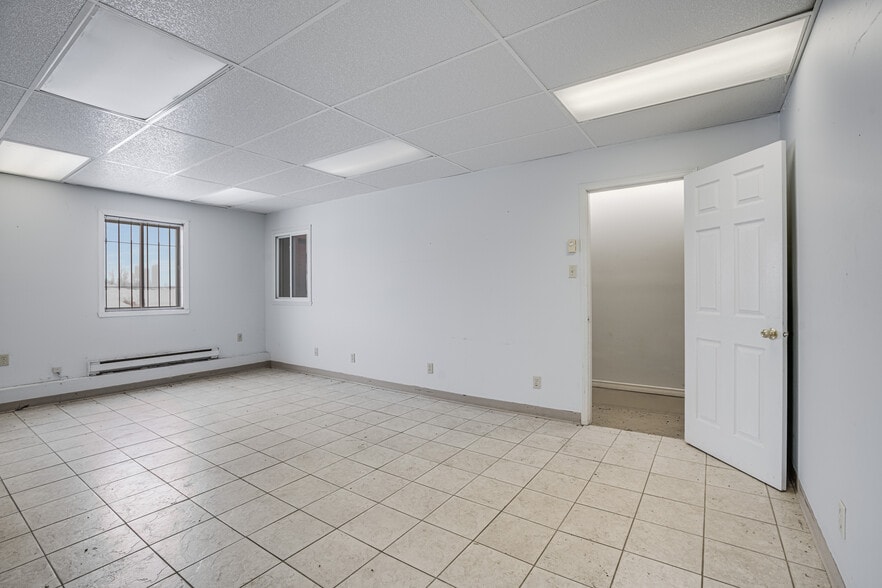 More Photos Of 19 Terry Fox Dr, Vankleek Hill Manufacturing For Sale