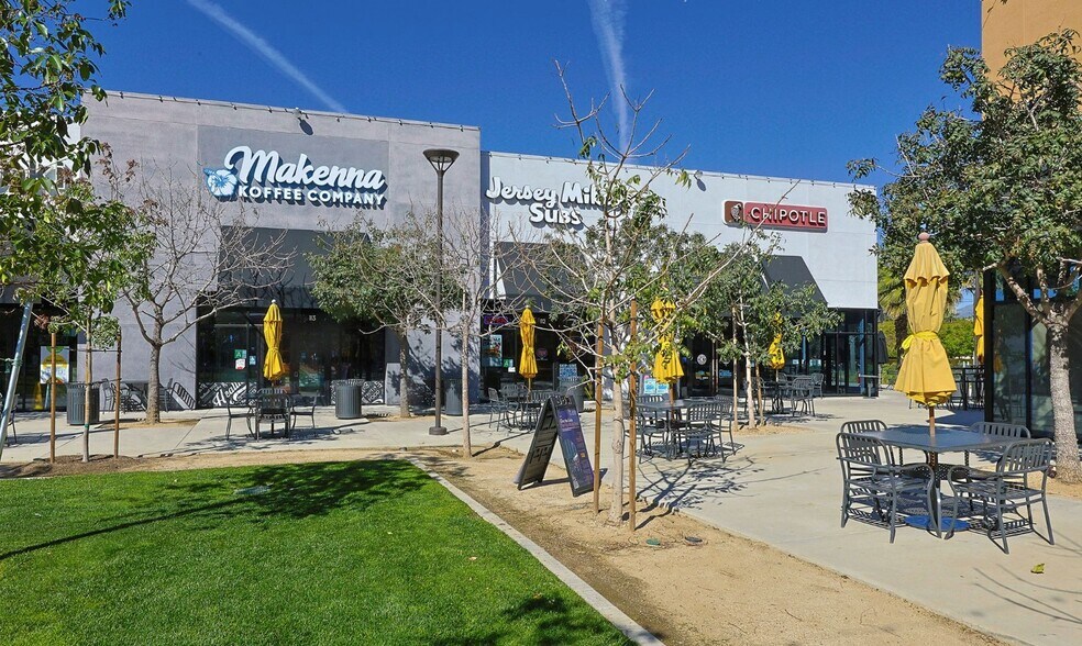 More Photos Of 8420-8440 Balboa Blvd, Northridge Storefront For Sale