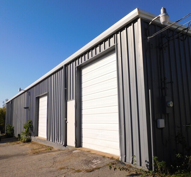 More Photos Of 401 W Coffin St, Denison Industrial For Sale