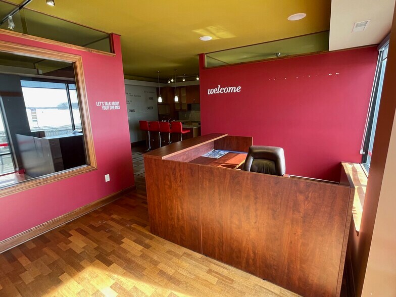 More Photos Of 4030-4032 Shoreline Dr, Spring Park Storefront Retail Office For Lease