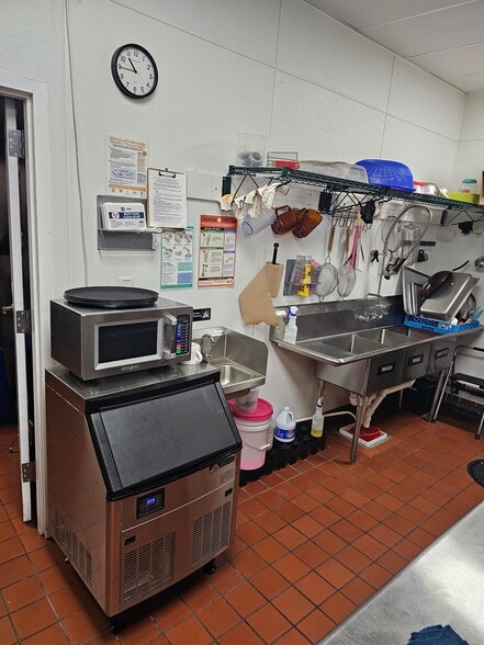 More Photos Of 211 Providence Rd, Chesapeake General Retail For Sale