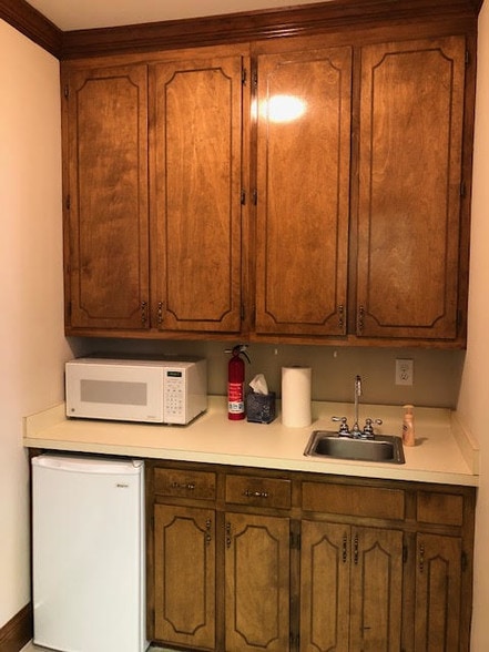 More Photos Of 4922-4948 Windy Hill Dr, Raleigh Office For Lease
