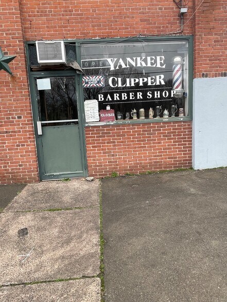 More Photos Of 841-869 Jones Hill Rd, West Haven Storefront For Sale