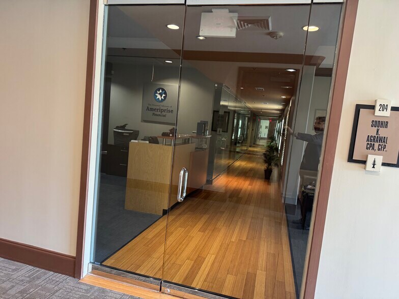 More Photos Of 3085 Fountainside Dr, Germantown Medical For Sale