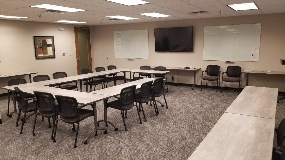 More Photos Of 324 E New York St, Indianapolis Office For Lease