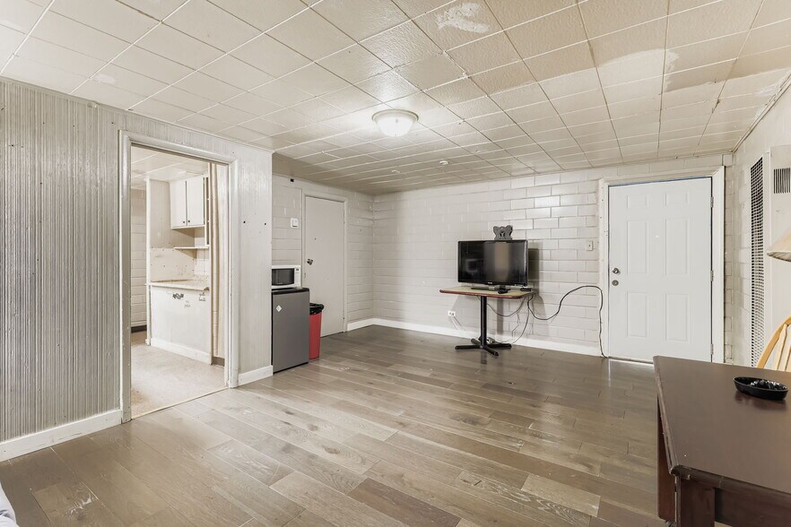 More Photos Of 9600 W Colfax Ave, Lakewood Hotel For Sale