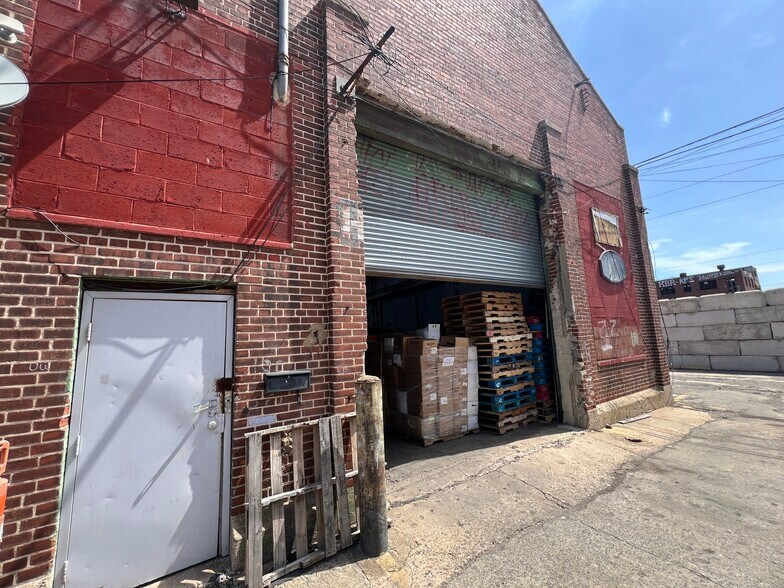 More Photos Of 6801 State Rd, Philadelphia Warehouse For Lease