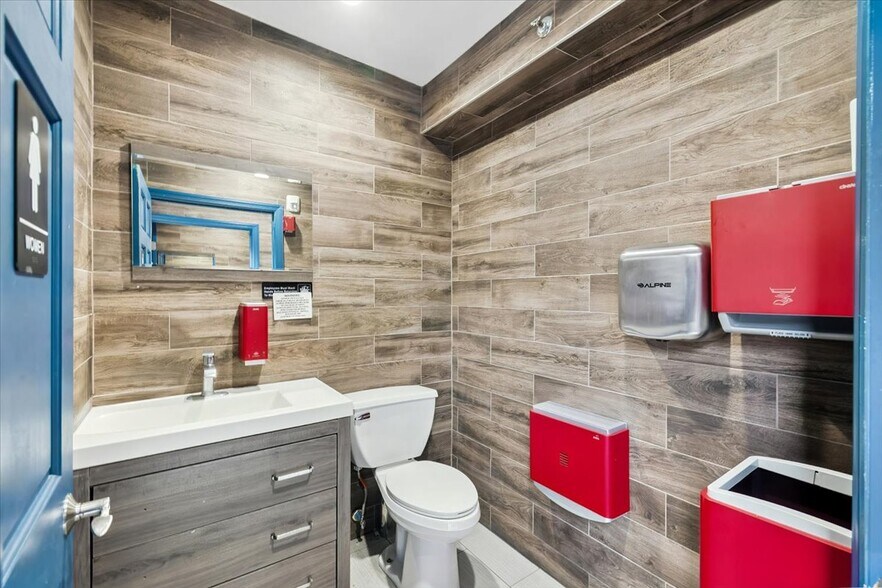 More Photos Of 512 Paterson Plank Rd, Jersey City Restaurant For Sale