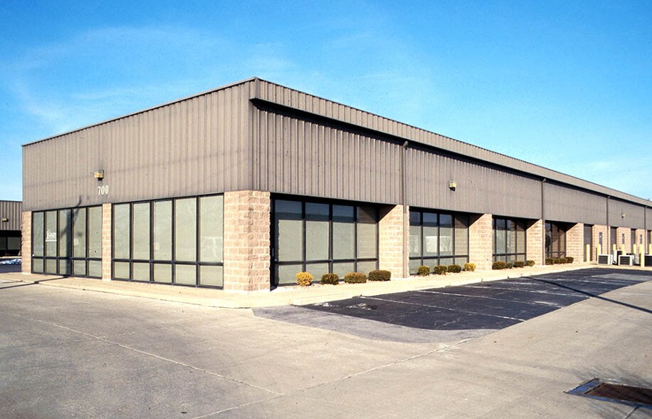 More Photos Of 722 Spirit Of St Louis Blvd, Chesterfield Unknown For Lease