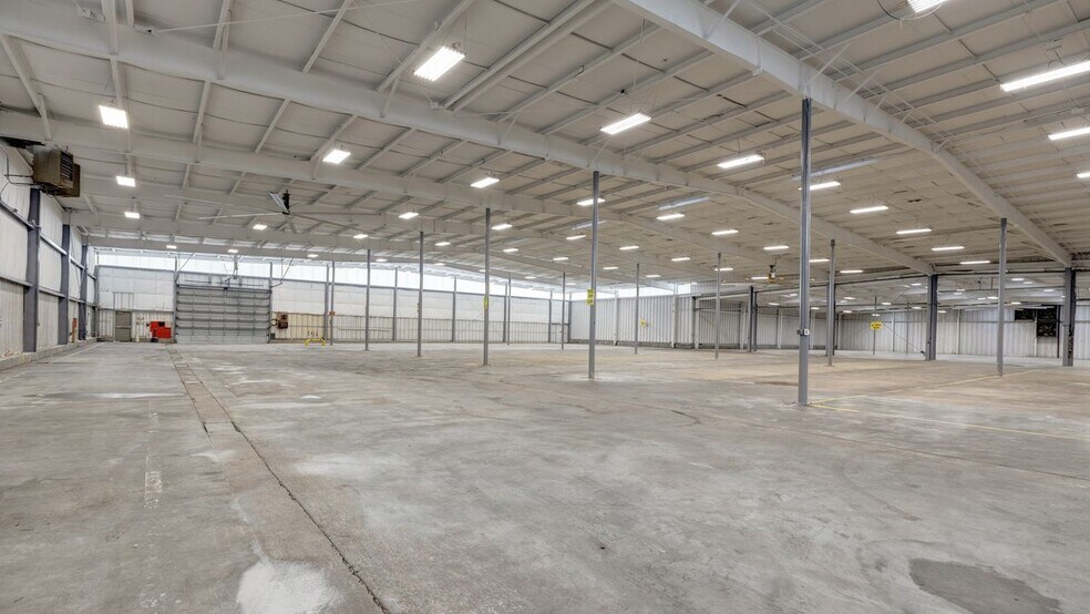 More Photos Of 403 W Admiral Doyle Dr, New Iberia Distribution For Lease