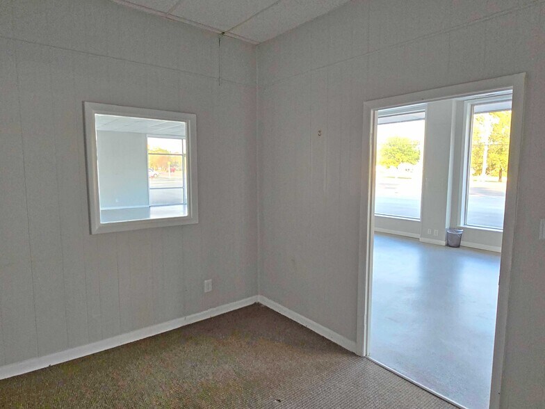 More Photos Of 1103 N Marine Blvd, Jacksonville Restaurant For Lease