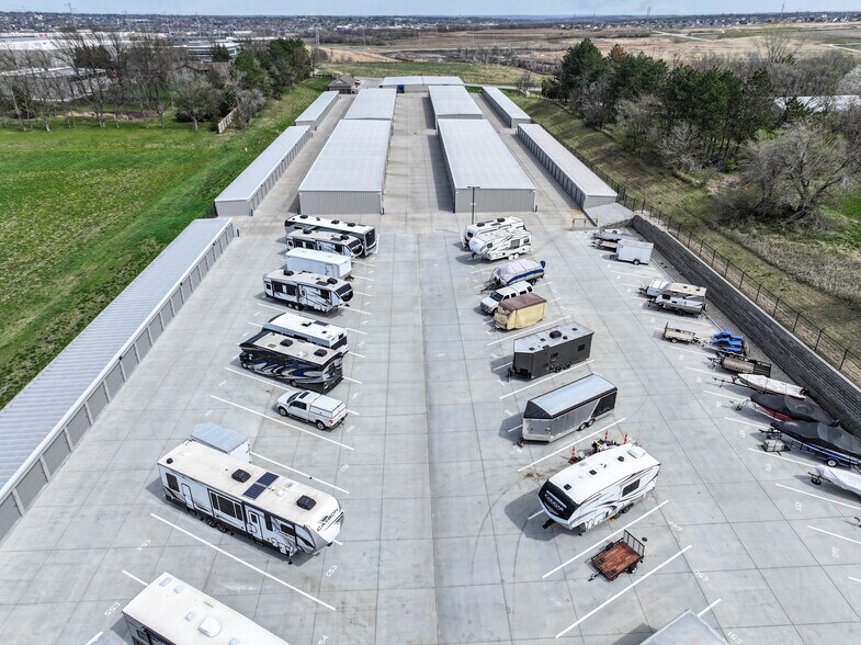 More Photos Of 9518 S 120th St, La Vista Self Storage For Sale