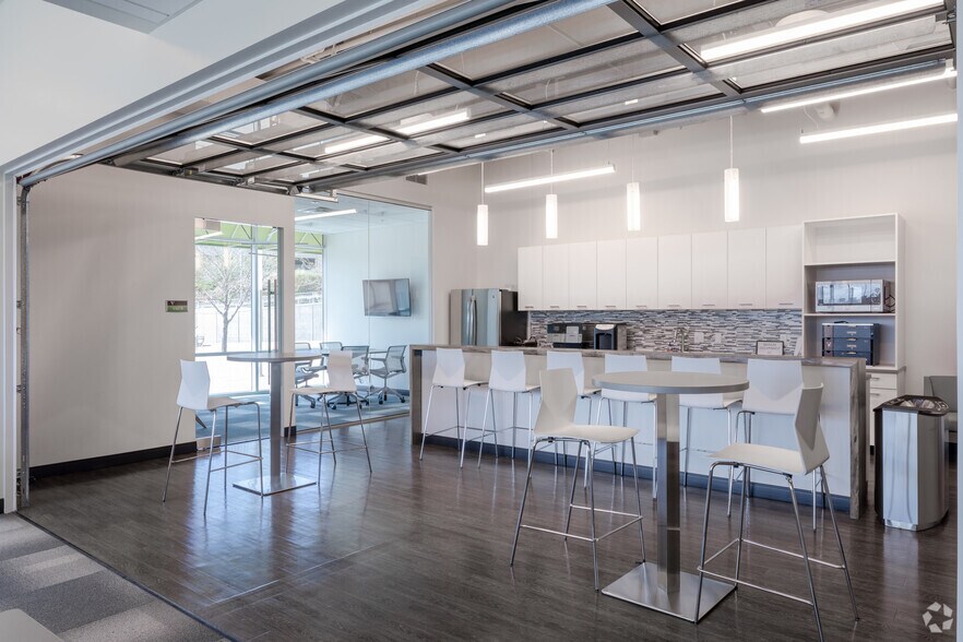 More Photos Of 6380 S Fiddlers Green Cir, Greenwood Village Office For Lease