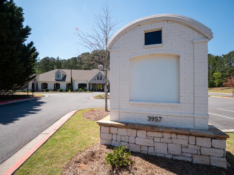 More Photos Of 3957 S Main St, Acworth Office For Sale