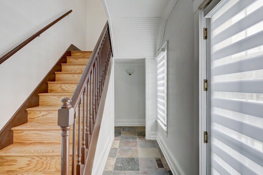 More Photos Of 2520 Rochester Rd, Royal Oak Office For Lease