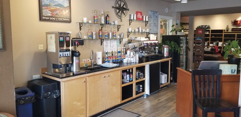 More Photos Of 101-107 S 1st St, La Conner Storefront For Sale