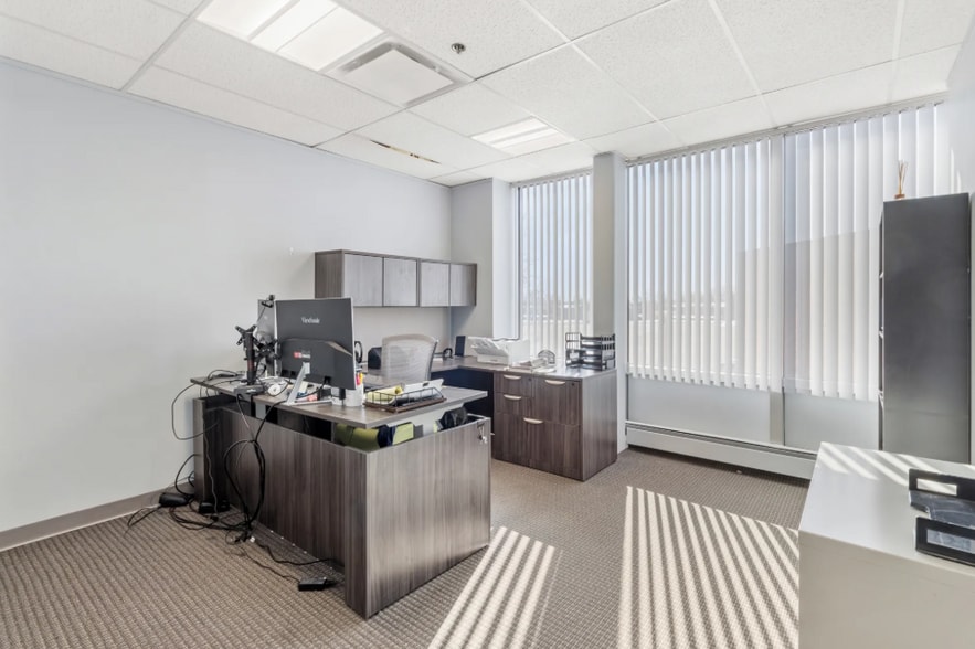 More Photos Of 3155 W big beaver Rd, Troy Office For Lease