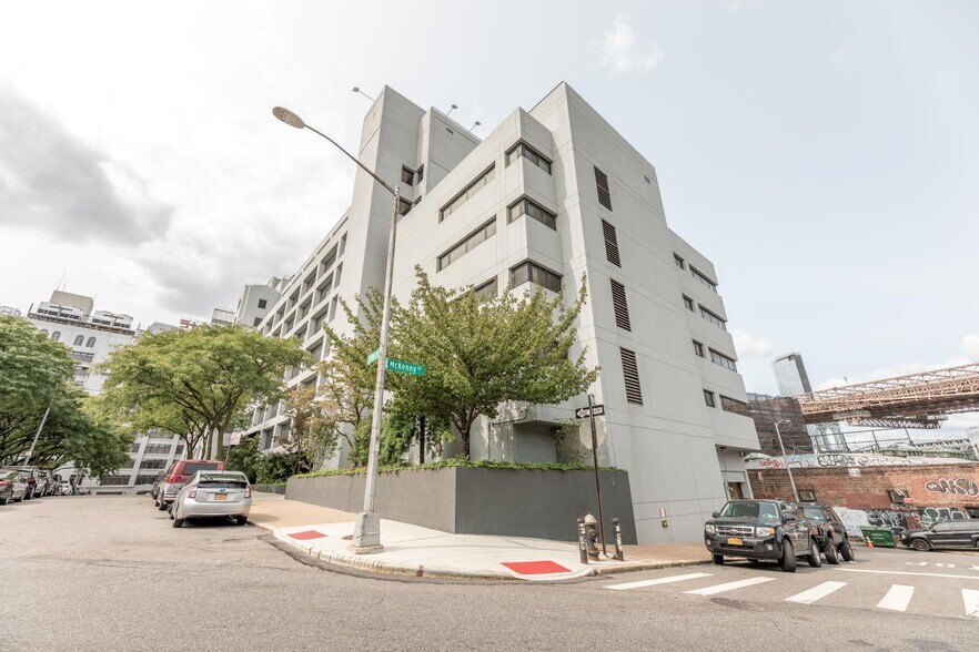 More Photos Of 25 Columbia Hts, Brooklyn Office For Lease