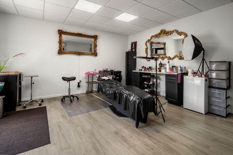 More Photos Of 687 New Loudon Rd, Latham Storefront For Sale