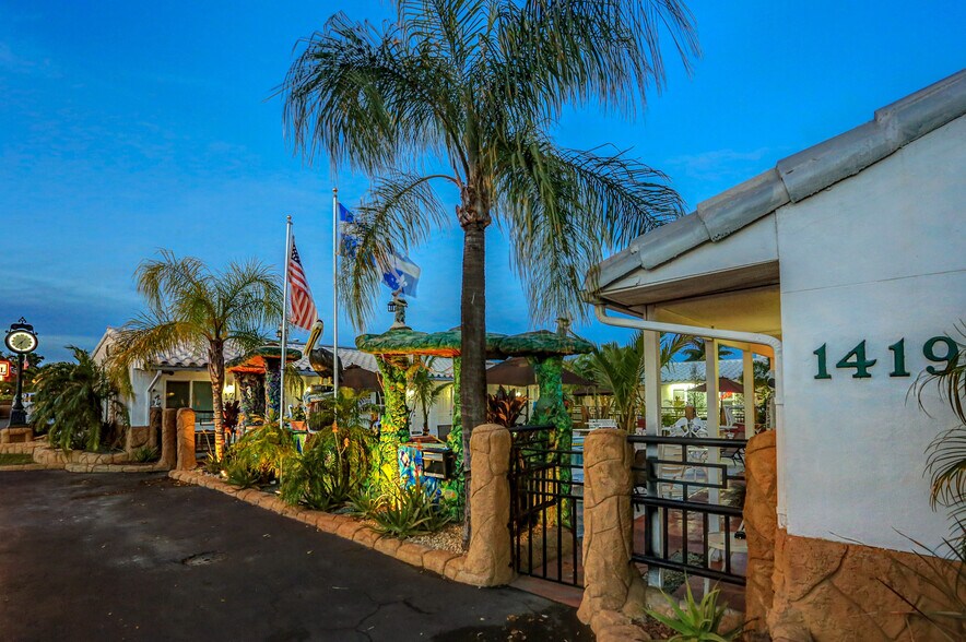 More Photos Of 1419 S Federal Hwy, Hollywood Hotel For Sale
