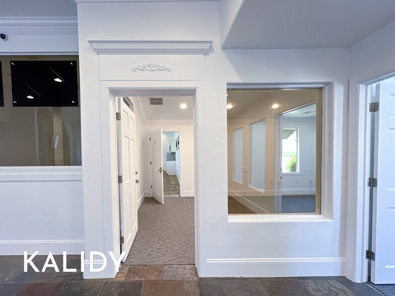 More Photos Of 14909 N Kelly Ave, Edmond Loft Creative Space For Sale