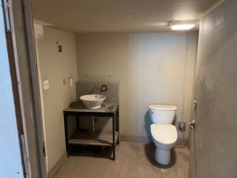 More Photos Of 88 S 8th St, Brooklyn Storefront Retail Office For Lease