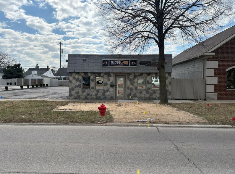 Primary Photo Of 13117 Eureka Rd, Southgate Freestanding For Lease