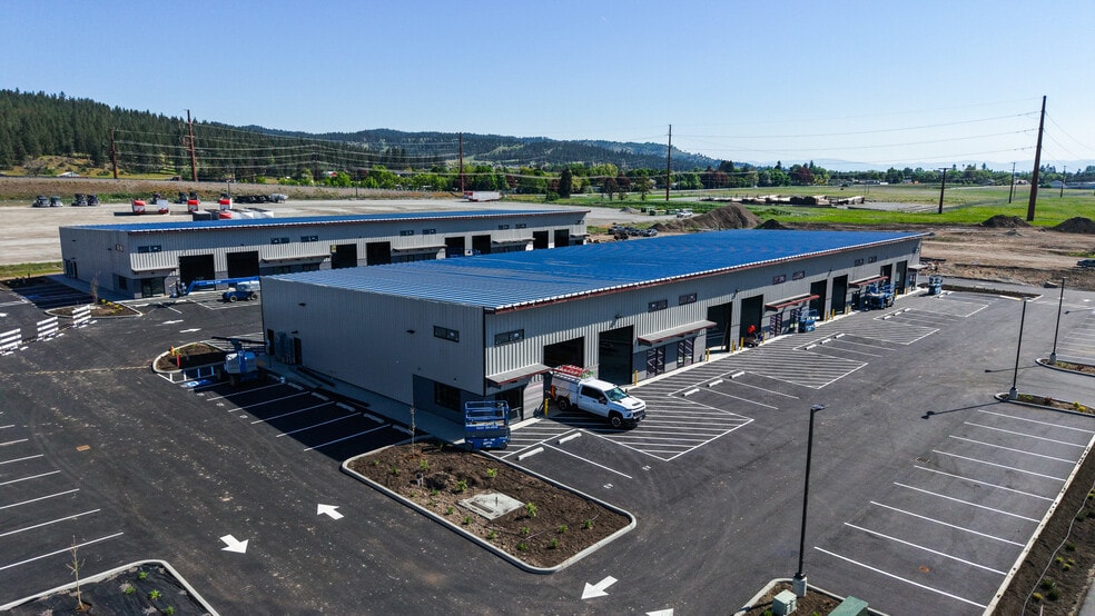 More Photos Of 4524 N Barker Rd, Spokane Valley Showroom For Lease