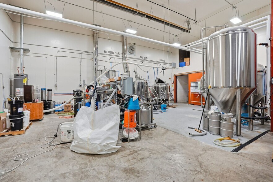 More Photos Of 4110 S Bowdish Rd, Spokane Light Distribution For Lease
