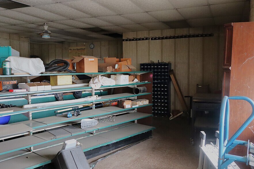 More Photos Of 1530 Parker Ln, Enterprise Warehouse For Lease