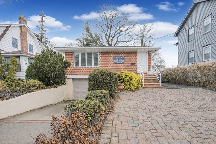 More Photos Of 107 Nelson Ave, Staten Island Office For Lease