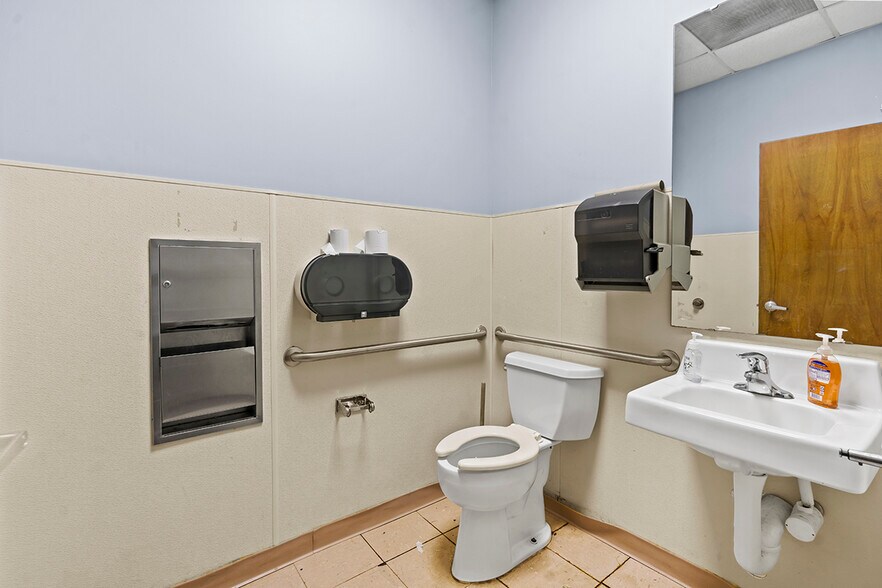 More Photos Of 353 Highway 28 Byp, Abbeville Office Residential For Sale